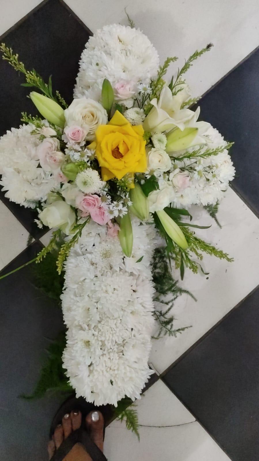 Karangan Bunga Salib Segar